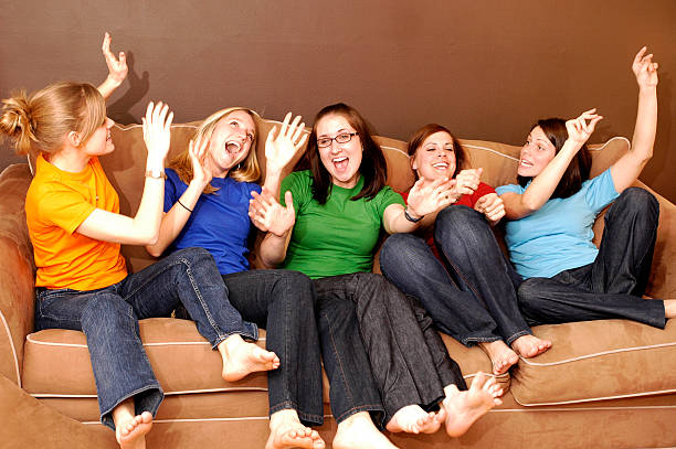 Colors 19 girls being silly on a couch sorority photos stock pictures, royalty-free photos & images