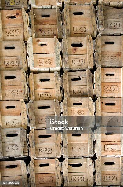 Cajas De Madera Foto de stock y más banco de imágenes de Caja - Caja, Cajón para embalar, Fotografía - Imágenes