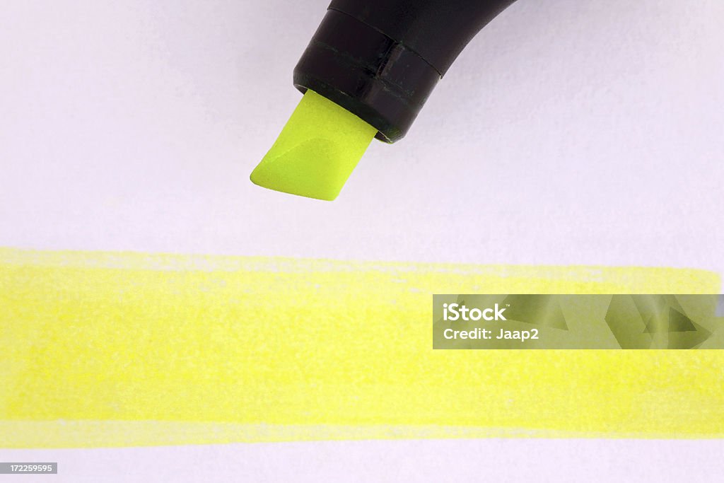 Желтый textmarker на белой бумаге с выделенную область - Стоковые фото Абстрактный роялти-фри