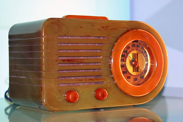 istock Vintage radio 172260225