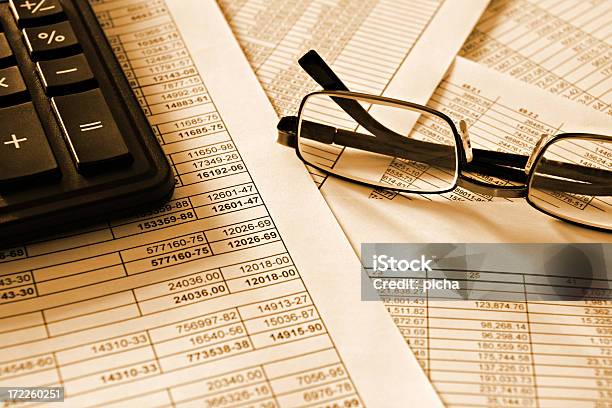 Ziffern Und Finanzen Stockfoto und mehr Bilder von Sozialversicherung - Sozialversicherung, Steuererklärung, Steuern