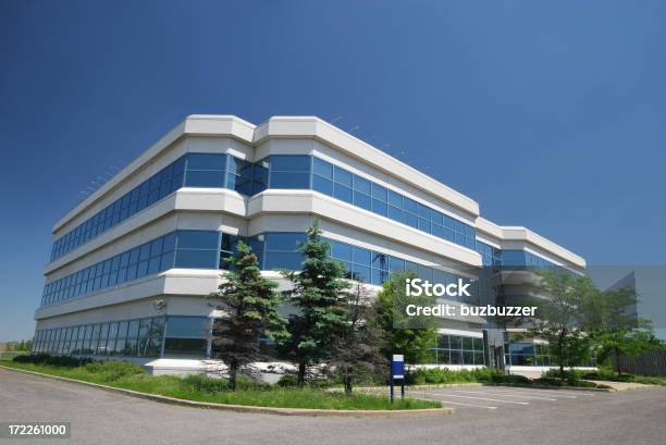 Edifício Moderno Centro De Investigação - Fotografias de stock e mais imagens de Ao Ar Livre - Ao Ar Livre, Azul, Betão