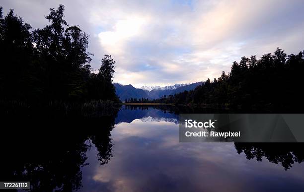 Lago Matheson - Fotografie stock e altre immagini di Acqua - Acqua, Ambientazione esterna, Bellezza