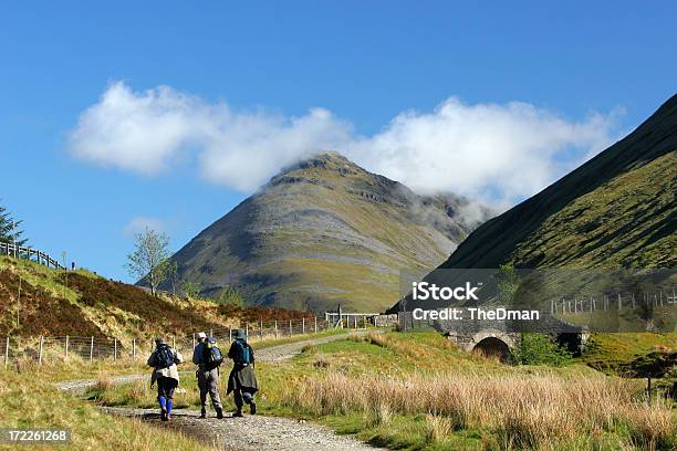 Excursionismo En Escocia Foto de stock y más banco de imágenes de Colina - Colina, Highlands escocesas, Actividad al aire libre