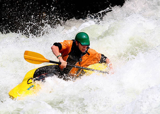 Whitewater Remador de caiaque - foto de acervo