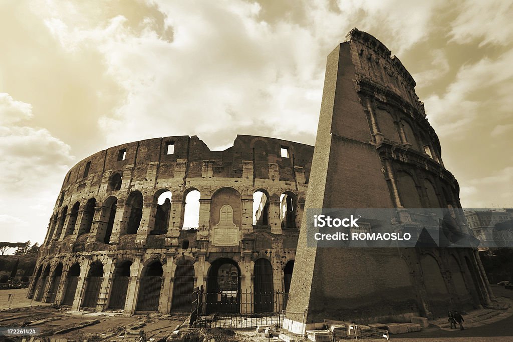 Spettacolare Colosseo - Foto stock royalty-free di Anfiteatro