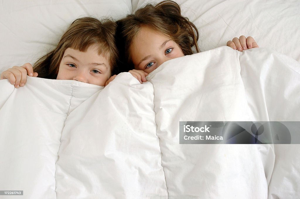 Hapy crianças na cama - Royalty-free 10-11 Anos Foto de stock