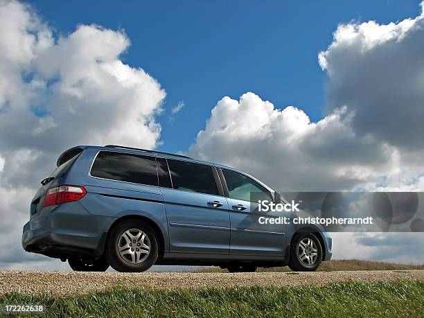 Honda Odyssey — стоковые фотографии и другие картинки Автомобиль - Автомобиль, Минивэн, Нижний ракурс