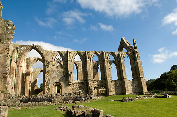 istock Bolton Abbey and Priory Ruins 172262723