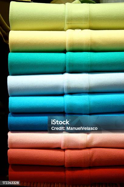 Pólos Como Um Arcoíris - Fotografias de stock e mais imagens de Camisa Pólo - Camisa Pólo, Vestuário, Pilha - Arranjo