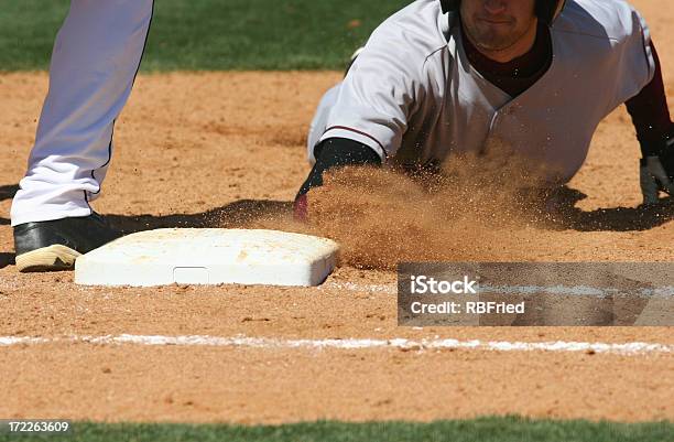 Photo libre de droit de Slide banque d'images et plus d'images libres de droit de Glisser - Glisser, Baseball, Coureur de base