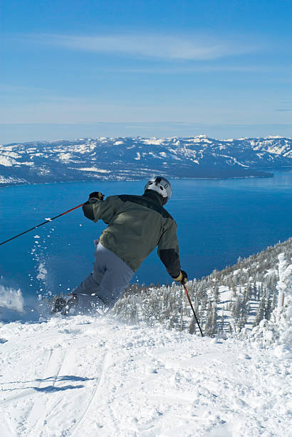 Esqui acima Lago Tahoe - fotografia de stock