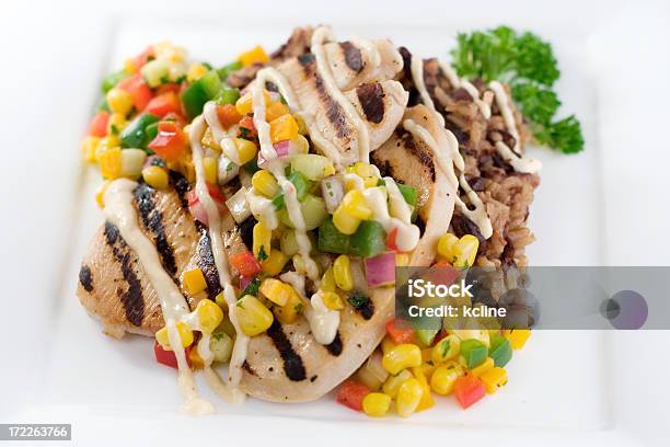 Gegrillte Hähnchenbrust Und Mangosalsa Stockfoto und mehr Bilder von Gegrilltes Huhn - Gegrilltes Huhn, Salsa - Dip, Feinschmecker-Essen