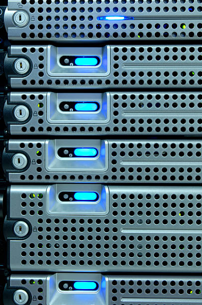 rack montado servidores close-up - mountable imagens e fotografias de stock