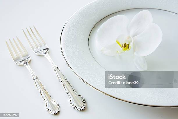 Placesetting Com Orquídea Branca 2 - Fotografias de stock e mais imagens de Branco - Branco, China, Comemoração - Evento