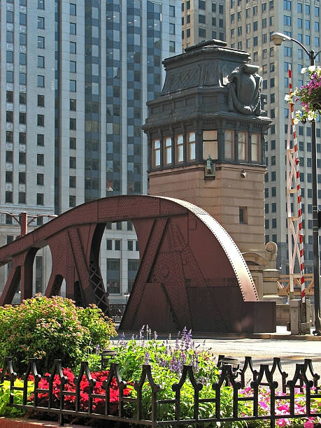 istock Ornate Chicago Bridge House and Truss 172263929