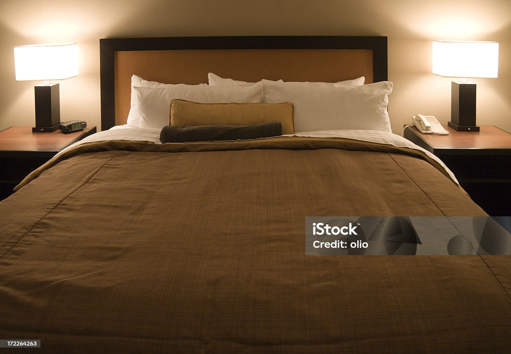 Cama de um hotel moderno - Foto de stock de Aconchegante royalty-free