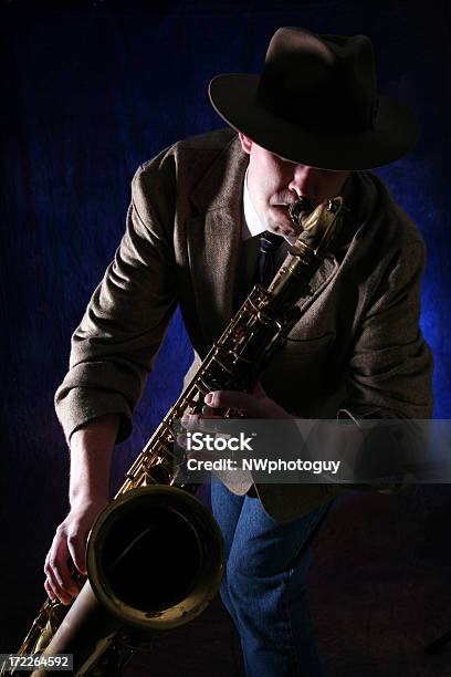 Uomo Che Suona Il Sassofono Jazz - Fotografie stock e altre immagini di Big Band - Big Band, Abilità, Adolescente