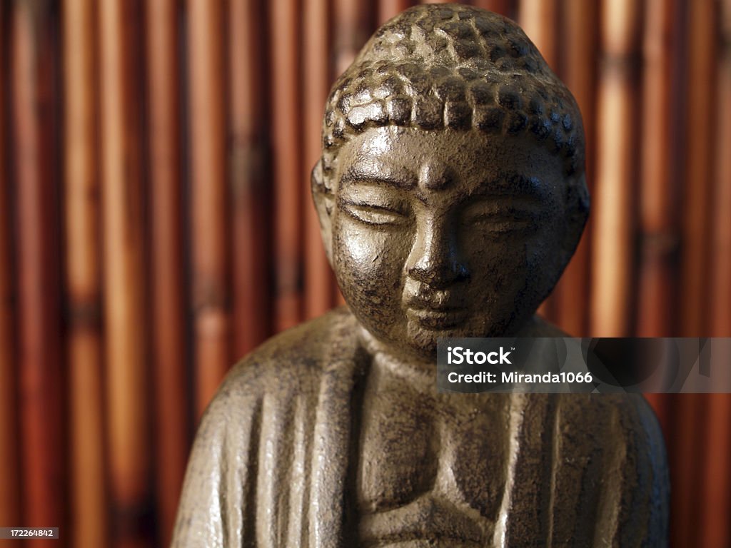 Buda em frente de Bambu - Royalty-free Alto - Descrição Física Foto de stock