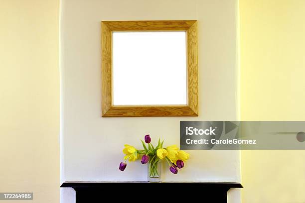 Foto de Moldura De Quadro Na Parede e mais fotos de stock de Consolo de Lareira - Consolo de Lareira, Fotografia - Imagem, Casa