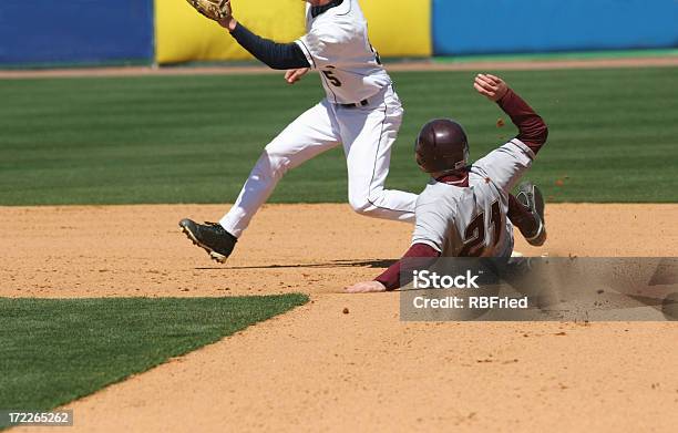 Juegue En Segundo Foto de stock y más banco de imágenes de Equipo de béisbol - Equipo de béisbol, Béisbol, Atrapar