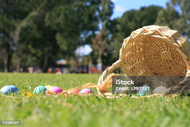 Ovo De Páscoa Cesta - Fotografias de stock e mais imagens de Comemoração - Evento - Comemoração - Evento, Cristianismo, Fotografia - Imagem