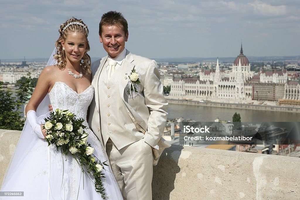 새로 weds 부다페스트 - 로열티 프리 결혼 의식 스톡 사진