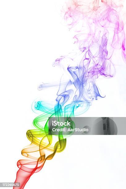 Arcoíris No Céu De Fumo - Fotografias de stock e mais imagens de Experiência científica - Experiência científica, Roxo, Abstrato