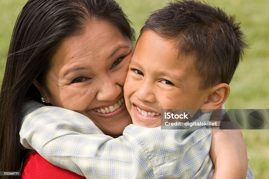 Mãe e filho Series - Foto de stock de Abraçar royalty-free