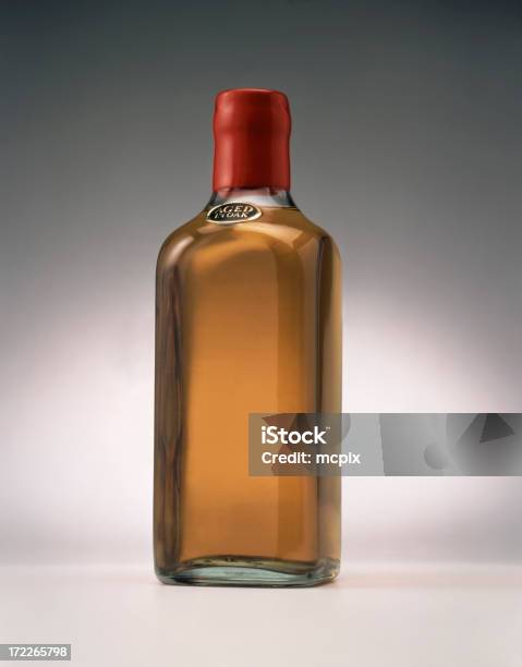 Foto de Garrafa De Rum e mais fotos de stock de Rum - Bebida destilada - Rum - Bebida destilada, Garrafa, Fundo Branco