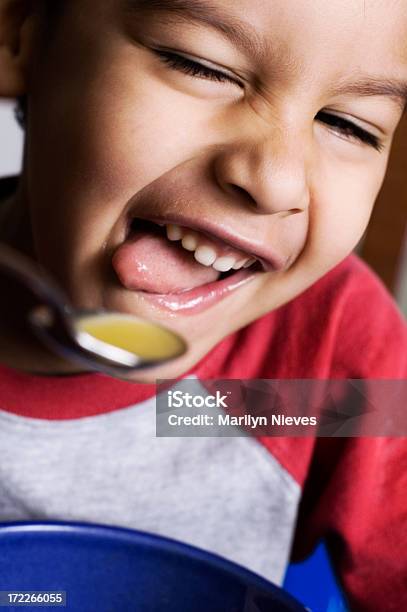 Bah - Fotografie stock e altre immagini di 4-5 anni - 4-5 anni, Accudire, Bambini maschi