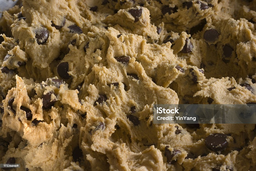 Cookie aux pépites de chocolat Pâte à pétrir gros plan - Photo de Aliment libre de droits