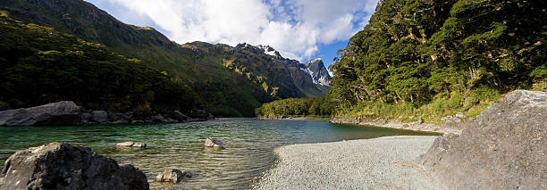 трек рутберн, новая зеландия - routeburn falls new zealand mountain beauty in nature стоковые фото и изображения