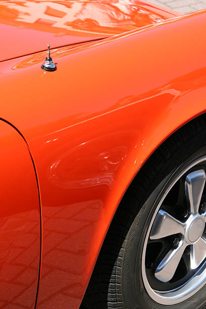 arancio auto sportiva - shiny chrome car vehicle door foto e immagini stock