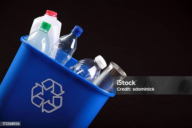 Recipiente Reciclagem De - Fotografias de stock e mais imagens de Caixote de Reciclagem - Caixote de Reciclagem, Azul, Conceito