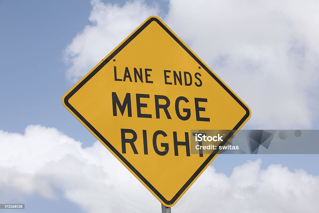 Fahren Sie nach rechts Schild - Lizenzfrei Fahrbahnverengungsschild Stock-Foto