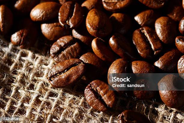 Café Foto de stock y más banco de imágenes de Alimento - Alimento, Apilar, Arabesco - Estilo