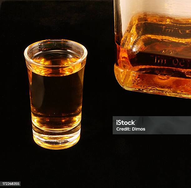 Nadużywanie Alkoholu - zdjęcia stockowe i więcej obrazów Alkohol - napój - Alkohol - napój, Brandy, Dorosły