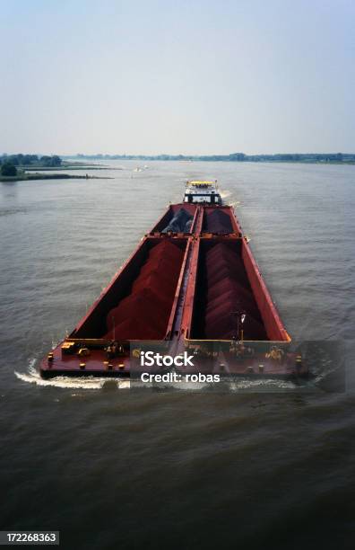 Ore Schiff Verlassen Den Hafen Von Rotterdam Stockfoto und mehr Bilder von Ausgedörrt - Ausgedörrt, Groß, Industriell genutztes Schiff