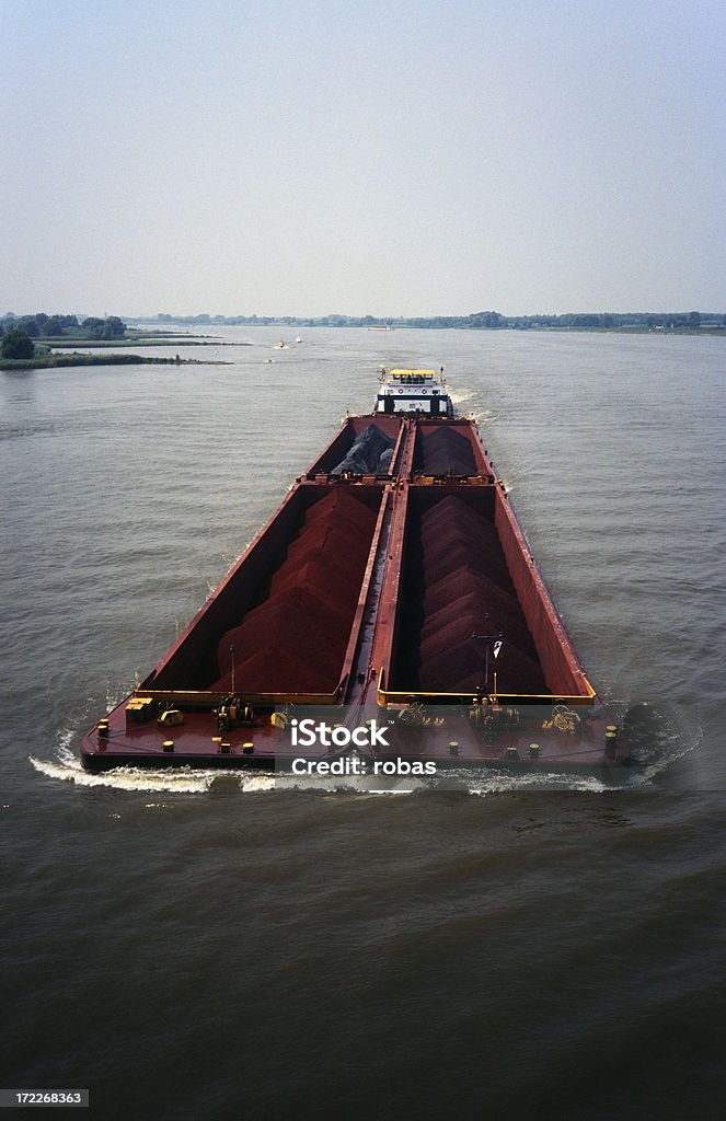 Руда корабль, оставив Роттердам Гавань - Стоковые фото Большой роялти-фри
