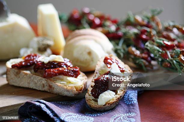 브루스케타 말린 토마토 및 소프트치즈 0명에 대한 스톡 사진 및 기타 이미지 - 0명, 건강한 식생활, 건조한
