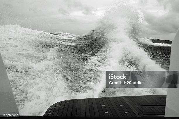 Folgenden Meer Das Raue Stockfoto und mehr Bilder von Großsegler - Großsegler, Rennen - Sport, Schiffsbug
