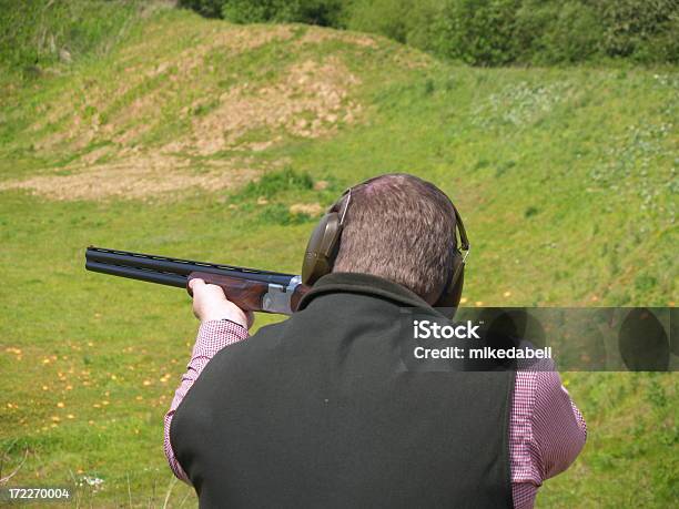 Tontaubenschießen 2 Stockfoto und mehr Bilder von Abfeuern - Abfeuern, Erwachsene Person, Fotografie