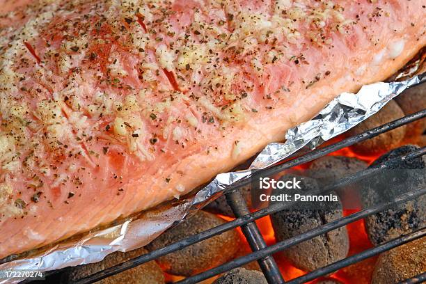 Foto de Salmão Com Molho De Churrasco e mais fotos de stock de Calor - Calor, Carne, Carvão