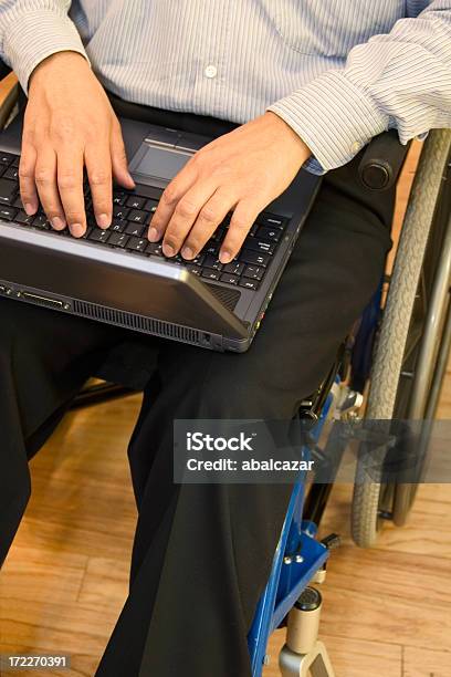 Empresário Com Deficiência - Fotografias de stock e mais imagens de Adulto - Adulto, Cadeira de Rodas, Capacidades diferentes