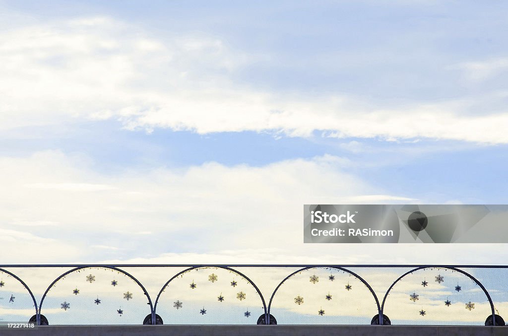 Pont piéton et ciel bleu - Photo de Architecture libre de droits