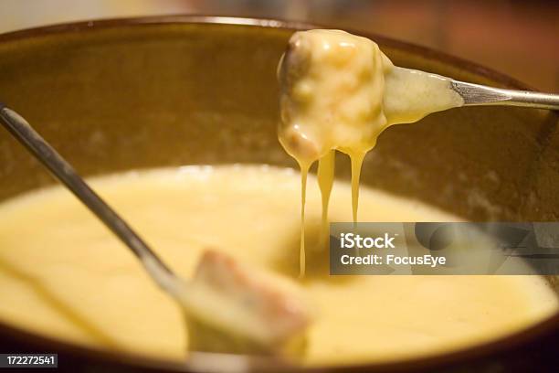 Fondue - zdjęcia stockowe i więcej obrazów Fondue - Fondue, Ser, Stopić się