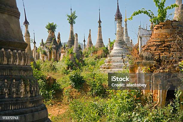 Myanmar Stupa Con Rovine Khmer - Fotografie stock e altre immagini di Composizione orizzontale - Composizione orizzontale, Famiglia reale, Fotografia - Immagine