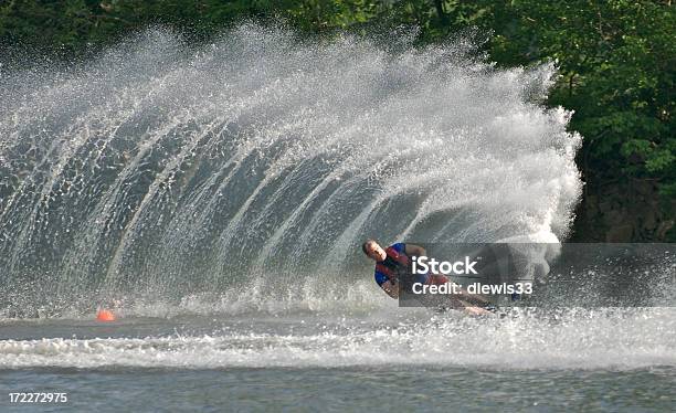 Foto de Waterskier e mais fotos de stock de 25-30 Anos - 25-30 Anos, 30-34 Anos, 35-39 Anos