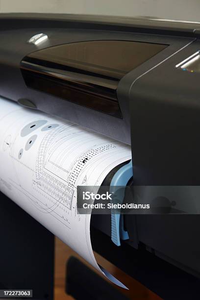 Photo libre de droit de Plotter Plotting Certains Projets banque d'images et plus d'images libres de droit de Conspiration - Conspiration, Presse d'imprimerie, Imprimer